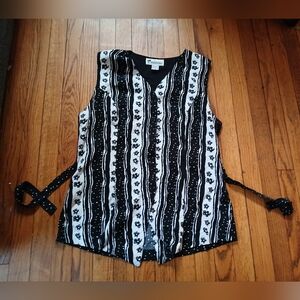 Gina Peters - Women's VTG Black/White Short Sleeveless Blouse. Size Large